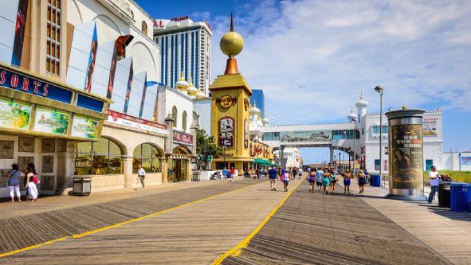 atlantic-city-boardwalk-new-jersey-september-tourists-walk-49925270